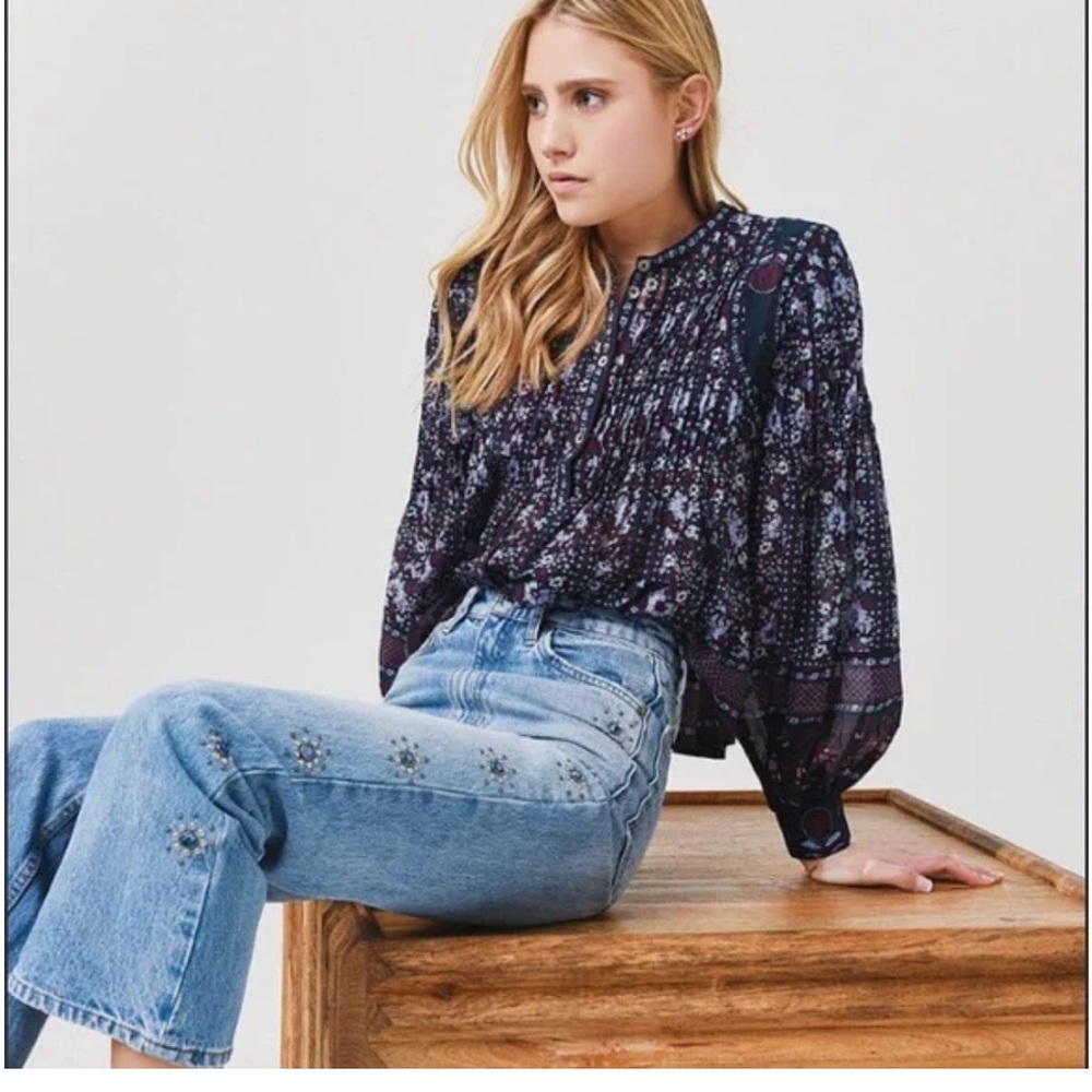 Re/Done Women's 70s Loose Flare Jean is vintage-inspired  embellished raw hem 29